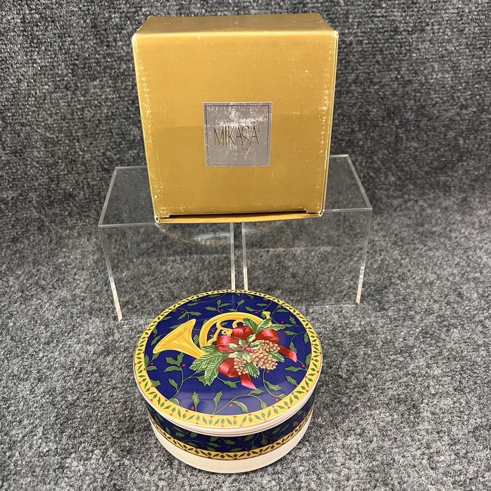 Mikasa Holiday Music Covered Box 4-3/4" New In Open Box Candy Dish